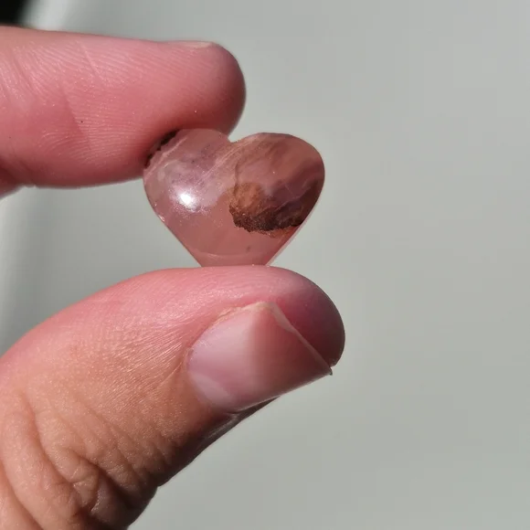 Hear Cut Rodochrosite Gemstone - Picture 1 of 11